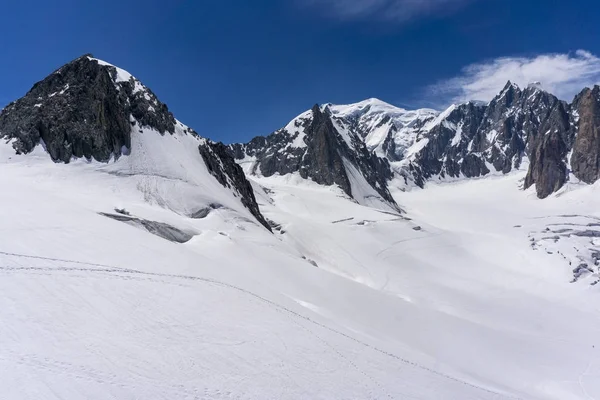 Paisaje blanco del macizo del Mont Blanc. Alpes . —  Fotos de Stock