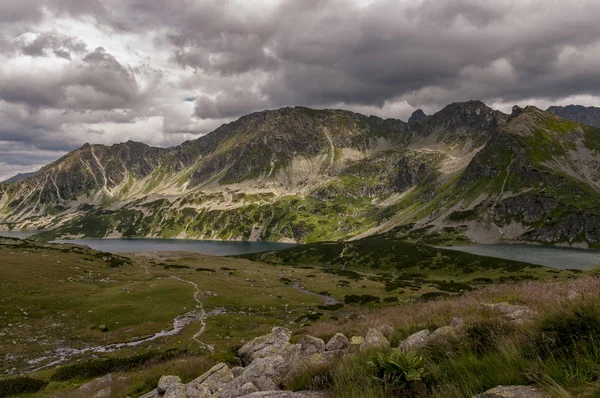 Κοιλάδα των πέντε πολωνική λίμνες. Όρη Τάτρα. — Φωτογραφία Αρχείου