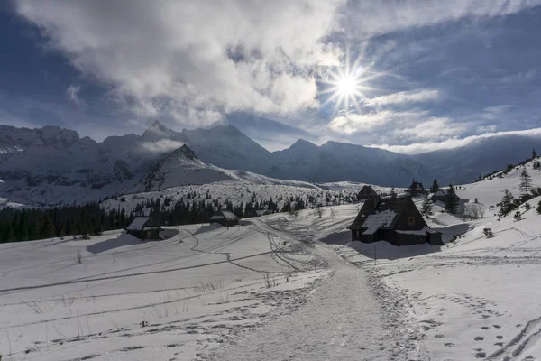 Bela paisagem de inverno do Vale de Gasienicowa. Tatra mounta — Fotografia de Stock