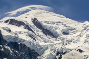 Mont Blanc Zirvesi görkemli bir bakış. Alpler.