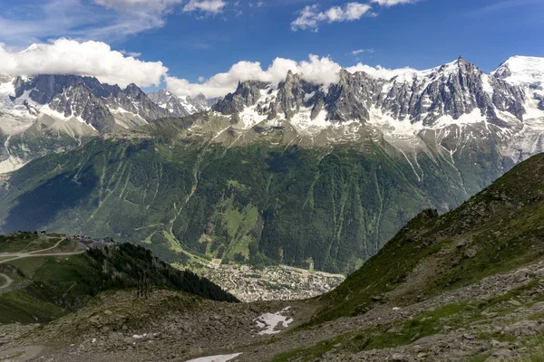 Dağları arasında Chamonix Vadisi'nin güzel bir manzara. A