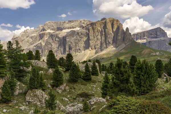 Güzel yaz dağ manzarası. Dolomites. İtalya. — Stok fotoğraf
