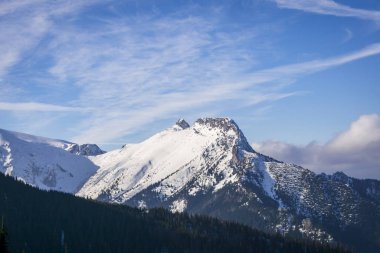 Kışın Batı Tatra 'da. Giewont 'in Görünümü.