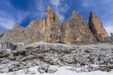 Tre Cime di Lavaredo. Dolomitler'deki görkemli zirveler. İtalya.