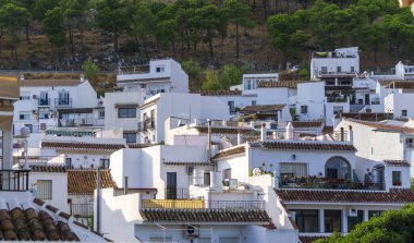 Andalusia tipik beyaz şehirde. Mijas. Costa del Sol.