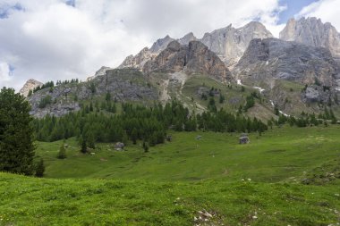 Marmolada masifinin muhteşem manzarası. Val Rosalia, Dolomites, İtalya.