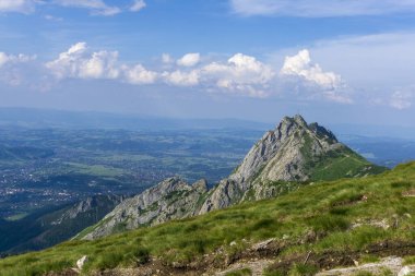 Haziran 'da dağ patikaları. Tatlıcık. Giewont..
