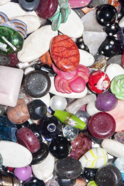 Taşlar ve boncuk takı için