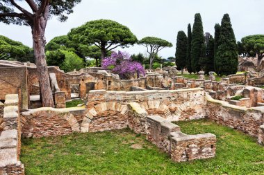 Ostia Antica arkeolojik Roma nekropoli sitesi-Italya 