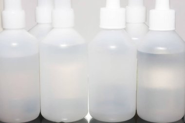 Beyaz plastik hastane kutuları 