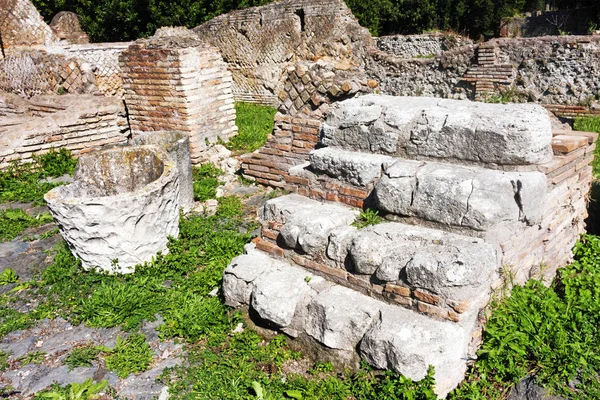 Verkürzung in der archäologischen römischen Stätte ostia antica - Italien — Stockfoto