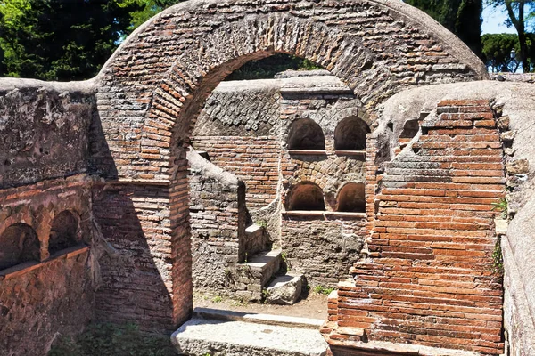 Kolumbarium der römischen Nekropole im antiken Ostia - Italien — Stockfoto