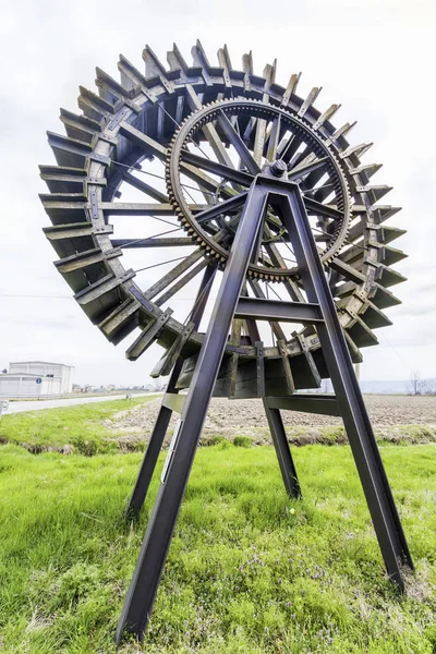 Roda de água de madeira antiga — Fotografia de Stock