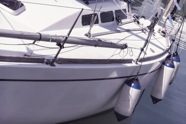 Voilier en fibre de verre détail côté bateau — Photo