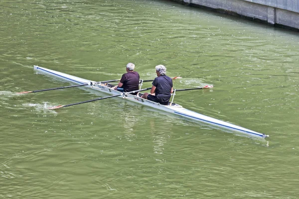 Turin, Italy May 9, 2014 athletes enjoy outdoors sports, they ar — Stock Photo, Image