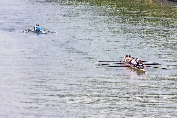 Турин, Италия May 9, 2014 athletes enjoy outdoors sports, they ar — стоковое фото