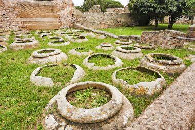 Ostia Antica Roma ve antik arkeolojik sitenin kavanozlarda - 