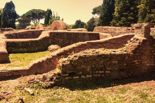 Sítio arqueológico romano pôr-do-sol vislumbre em Ostia Antica - Roma — Fotografia de Stock