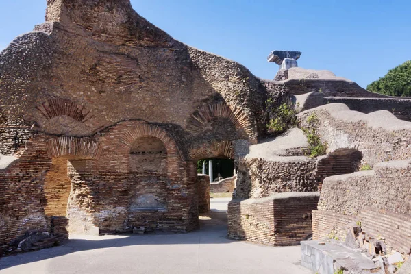 Archäologische römische Ausgrabungslandschaft in ostia antica - rom - ita — Stockfoto