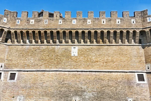 Фасад замка Джулио II в Остии Антика - Рим — стоковое фото