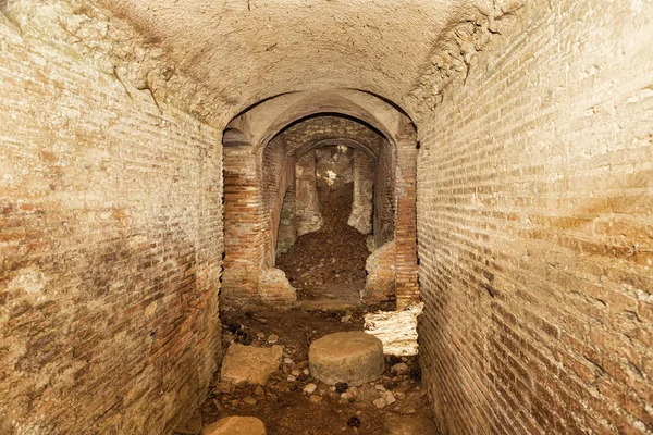 Αρχαιολογικές ανασκαφές της Ostia Antica: εσωτερική του φόρουμ Thermal Spa - επιλεκτική εστίαση — Φωτογραφία Αρχείου
