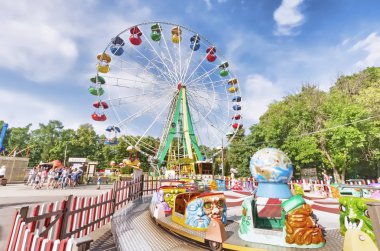 Moskova, Sokolniki Park insanlarla ilgi çekici yerlere yolculuk park zevk