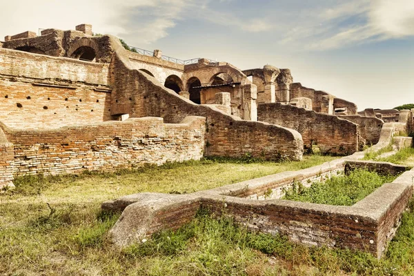 Paisaje arqueológico romano en Ostia Antica - Roma - Italia — Foto de Stock