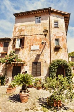Belirti, ortaçağ köyü, Ostia Antica içinde Piazza della Rocca - Roma, İtalya