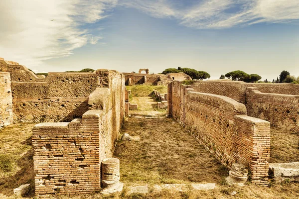 Straßenansicht in archäologischen Ausgrabungen von ostia antica - rom — Stockfoto