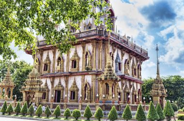 Wat Chalong Tapınağı da büyük Chedi, Puhket - Tayland denir.