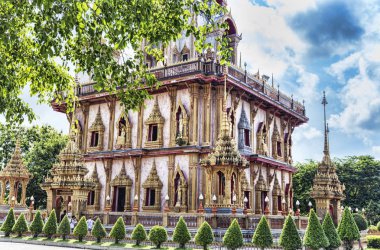 Wat Chalong Tapınağı da büyük Chedi, Puhket - Tayland denir.