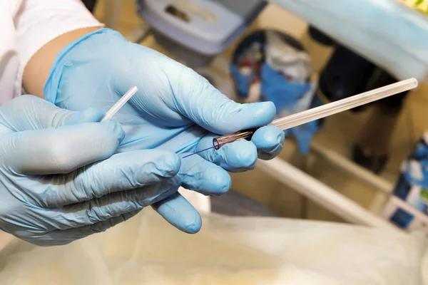 Detay polylactic asit filamentler perfor için canula içinde