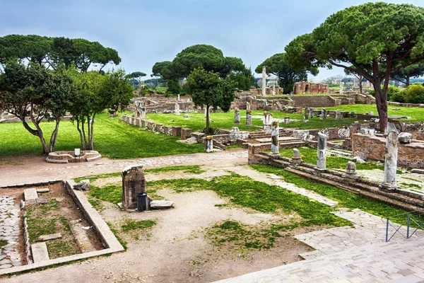 Paisagem arqueológica romana em Ostia Antica - Roma - Ita — Fotografia de Stock