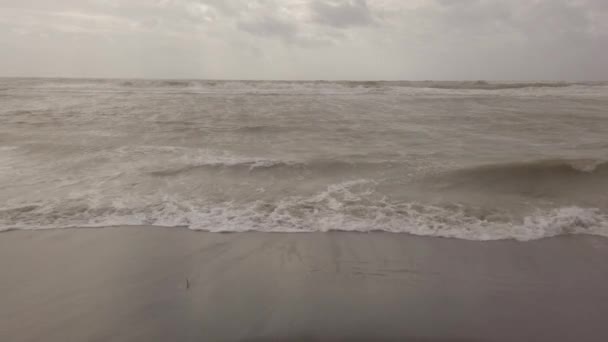 Waves Impetuous Winter Sea Break Beach Giving White Foam Winter — Stock Video