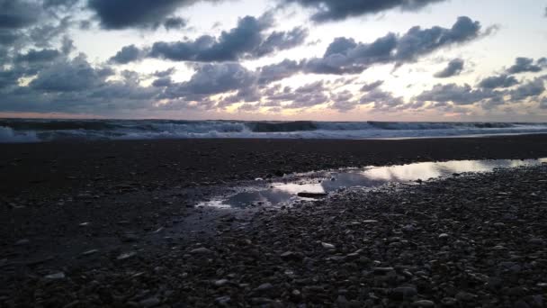 Impresionante Paisaje Azul Horas Puesta Sol Desde Playa Guijarros Hasta — Vídeo de stock
