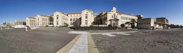 Vista panorâmica da praia livre do palácio enorme histórico — Fotografia de Stock