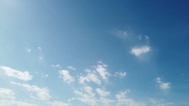 Increíble Vista Frontal Lapso Tiempo Cielo Azul Nubes Cúmulos Blancos — Vídeo de stock