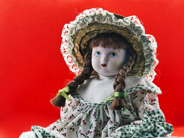 Potret Boneka Porselen Brunette Dia Memakai Gaun Vintagedress Dan Rambut — Stok Foto