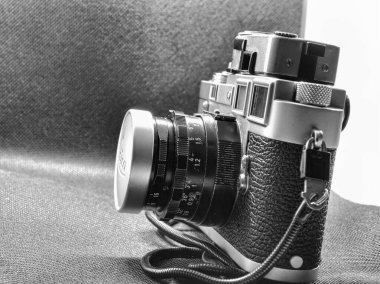Roma, İtalya - 19 Mayıs 2020: Leica M2, Almanya 'nın Wetzlar kentinden Ernst Leitz GmbH tarafından 1957 yılında tanıtılan 35 mm menzilli bir kameradır..