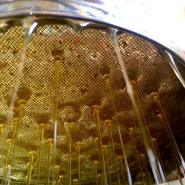 Fotoğraf gösterileri: arı kovanı, tatlım nektar, kovan kanatlı oğul arı, petek, balmumu, özel arı kovanı, arıcı, balmumu. Arı kovanı bal beeswaxes, peteğin, arıcılar için. Apiculture kovan petek oluşur.