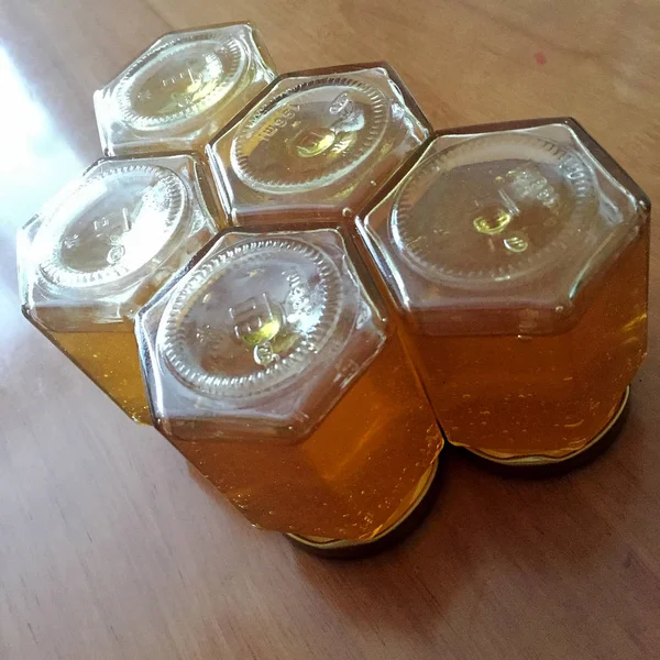 Das Foto Zeigt Bienenstock Honignektar Bienenschwarm Geflügelte Biene Wabe Wachs — Stockfoto