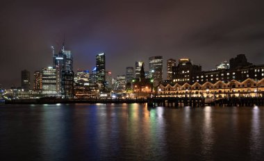 Bir körfezde yürümek