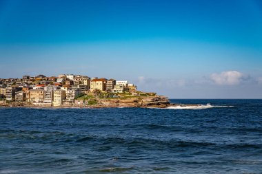 Güzel sahil ve deniz manzarası 