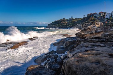Güzel sahil ve deniz manzarası 