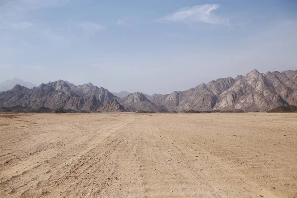 Sivatagban, a háttér-hegység, Egyiptom Stock Kép