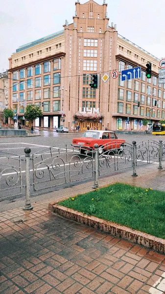 フィルム効果空のチェスキー通りウクライナキエフコヴィド — ストック写真