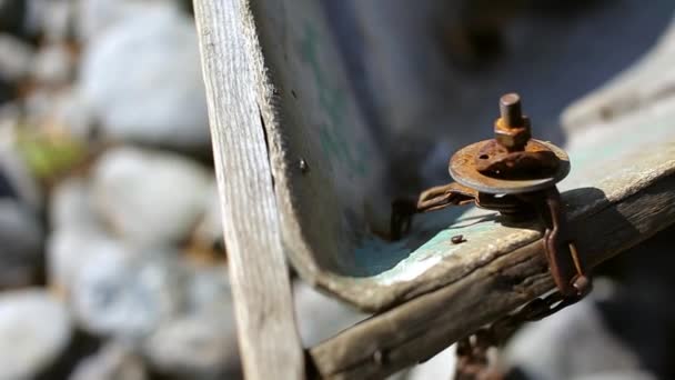 Old wooden green boat is on the shore of a mountain river, rusty bolt — Stock Video