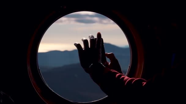 A telephone shot at a helicopter window in the mountains — Stock video