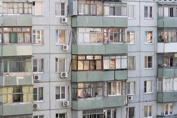 ロシアのパネル高層集合住宅の外観 — ストック写真
