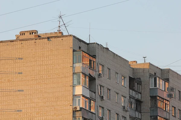 Ladrillo Edificio Apartamentos Gran Altura Atardecer Rusia — Foto de Stock